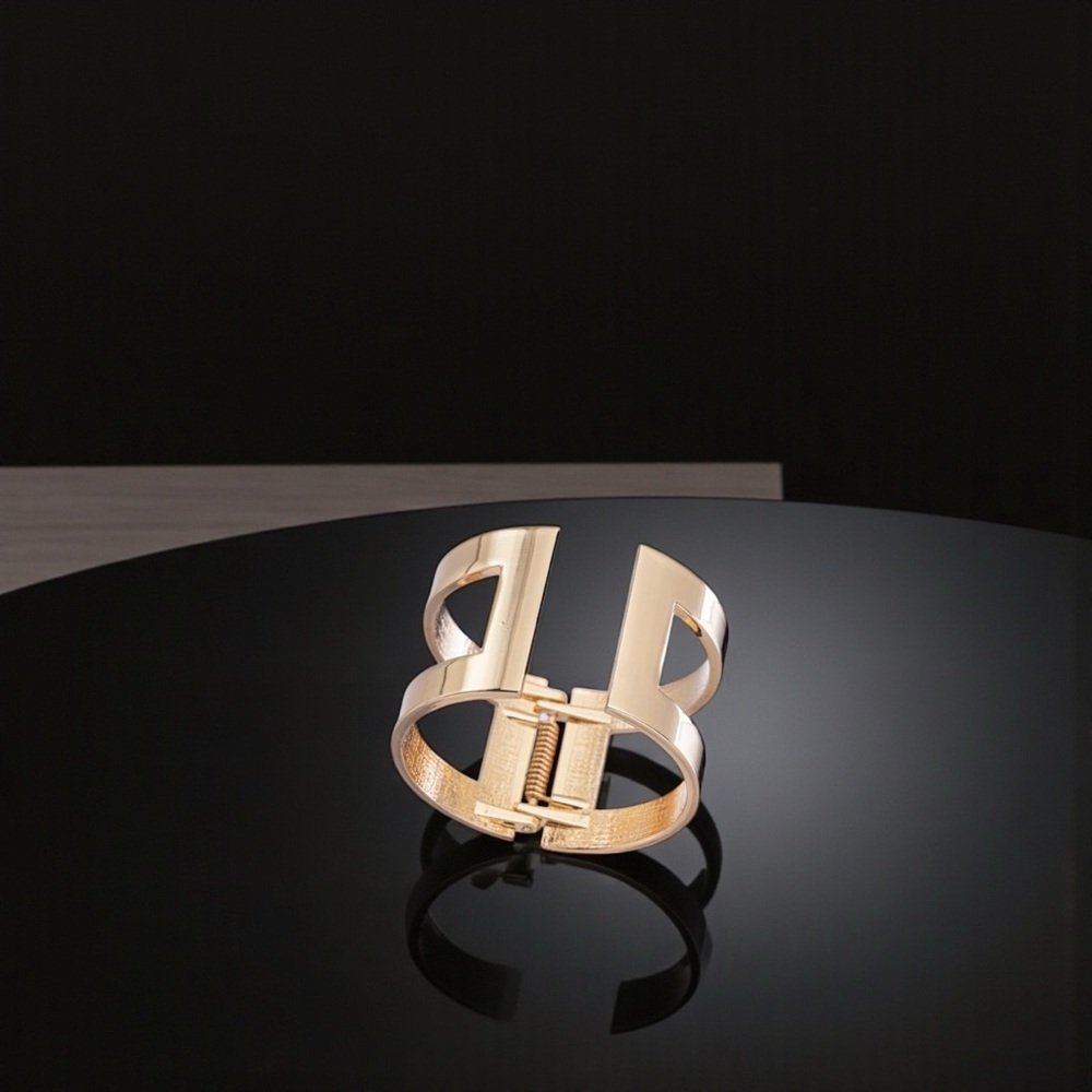 Eye Candy Los Angeles Stephanie gold tone bracelet NWOT